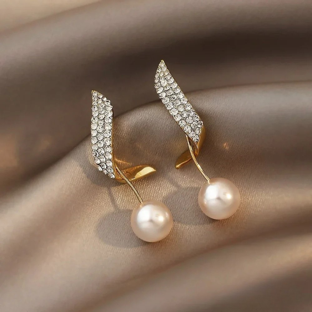 Gold Earrings with Pearl