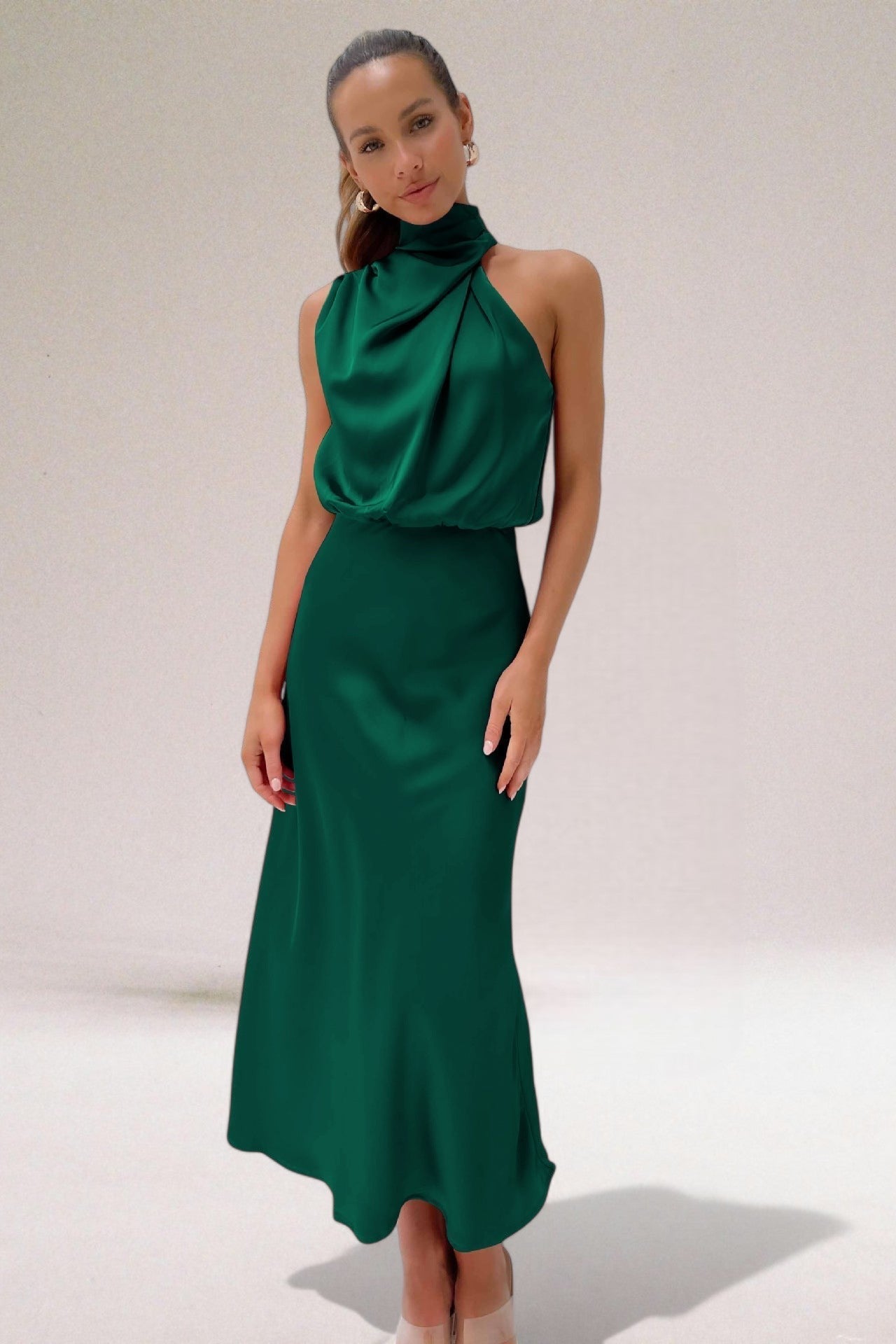 Flavia™ | Glamorous satin dress with halter neck