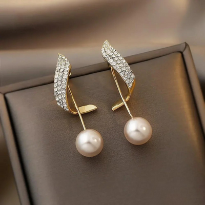 Gold Earrings with Pearl