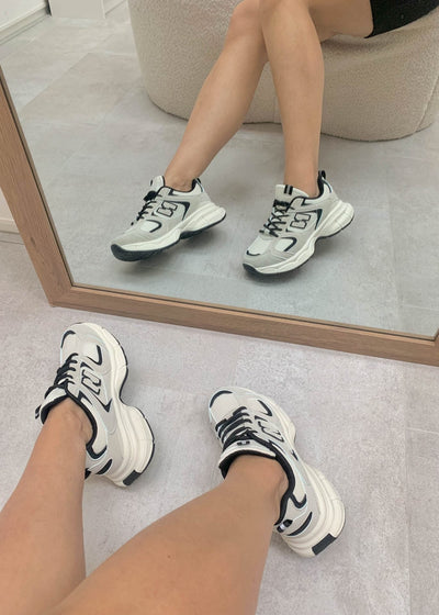 Evy - Elegant Women Sneaker