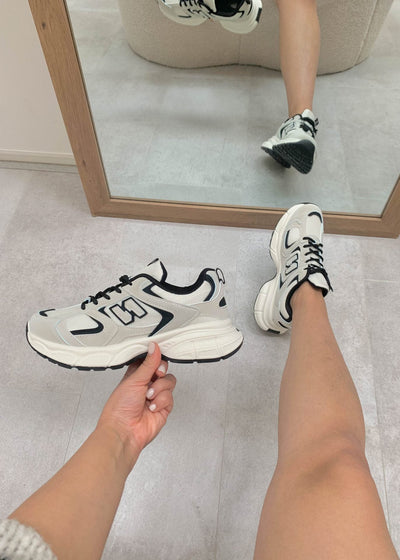 Evy - Elegant Women Sneaker